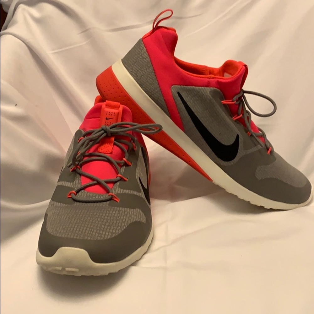 Nike’s Men’s size 10 Gray Marble/Bright Red